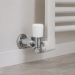 Voyager 15mm Angled Radiator Valve (3/4" Union) - Image 2